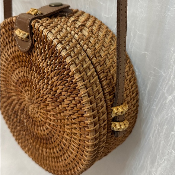 Woven Round Straw Crossbody Bag - Brown like new - Picture 8 of 8